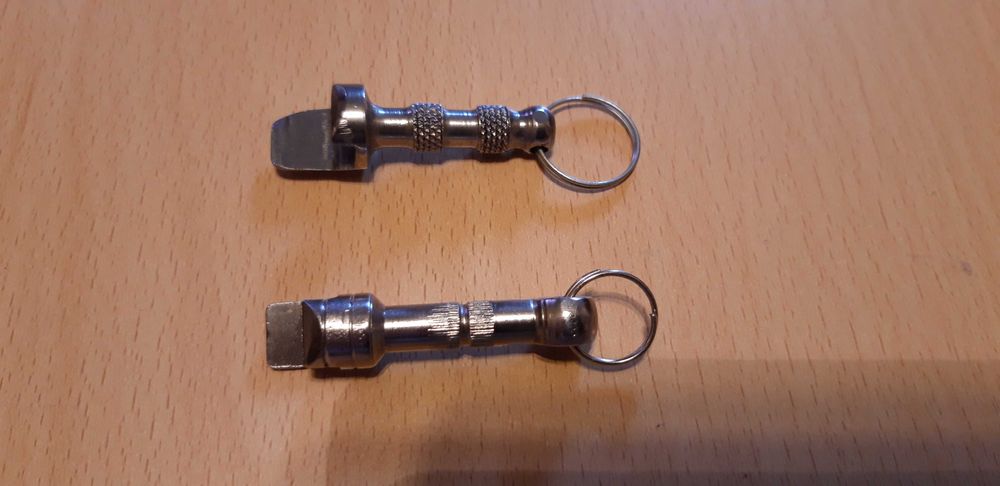 Breloc inox - deschizător capace suc, bere etc