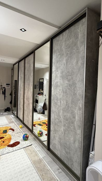 Большой шкаф с прихожкой