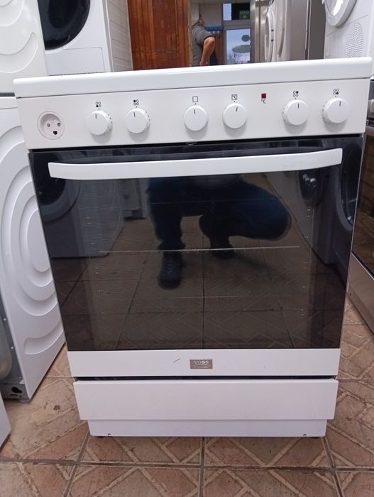 Свободно стояща печка с керамичен плот Voss Electrolux 2годиниГаранция