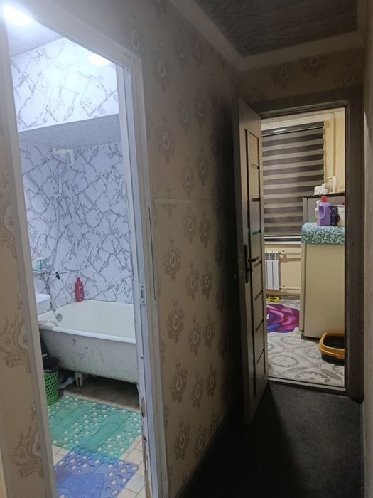 1 MTT 9 maktab yonida 2 xonali uy sotiladi