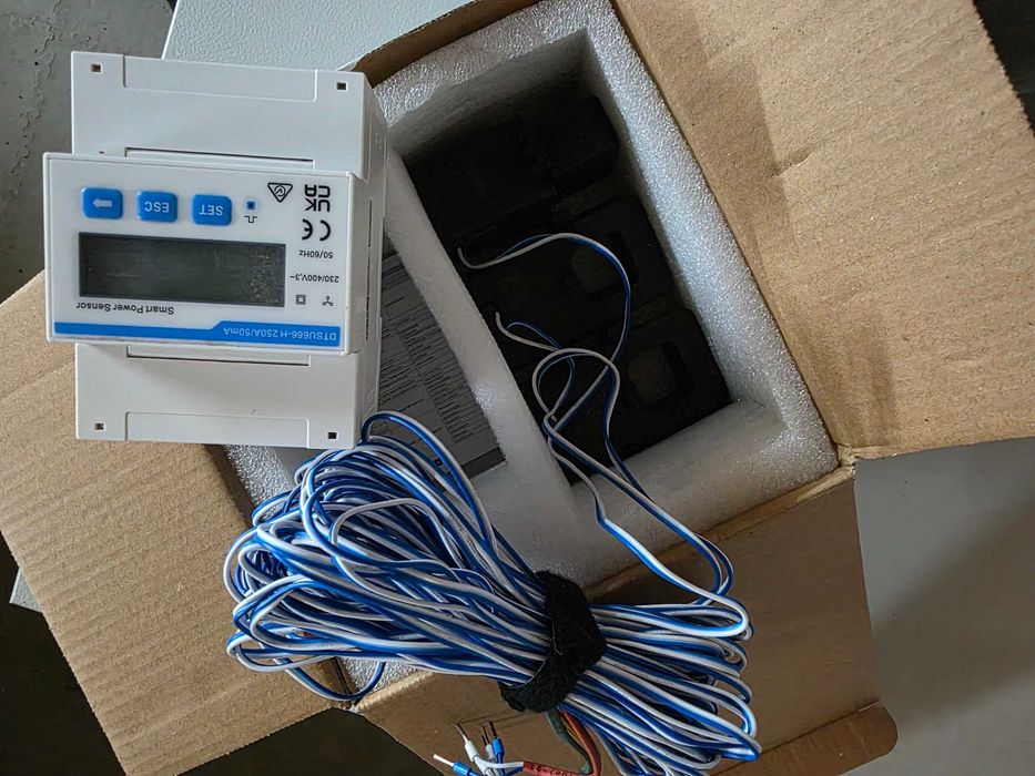 Invertor hibrid trifazat Huawei 8kW - SUN2000-8KTL-M1 cu modul WiFi