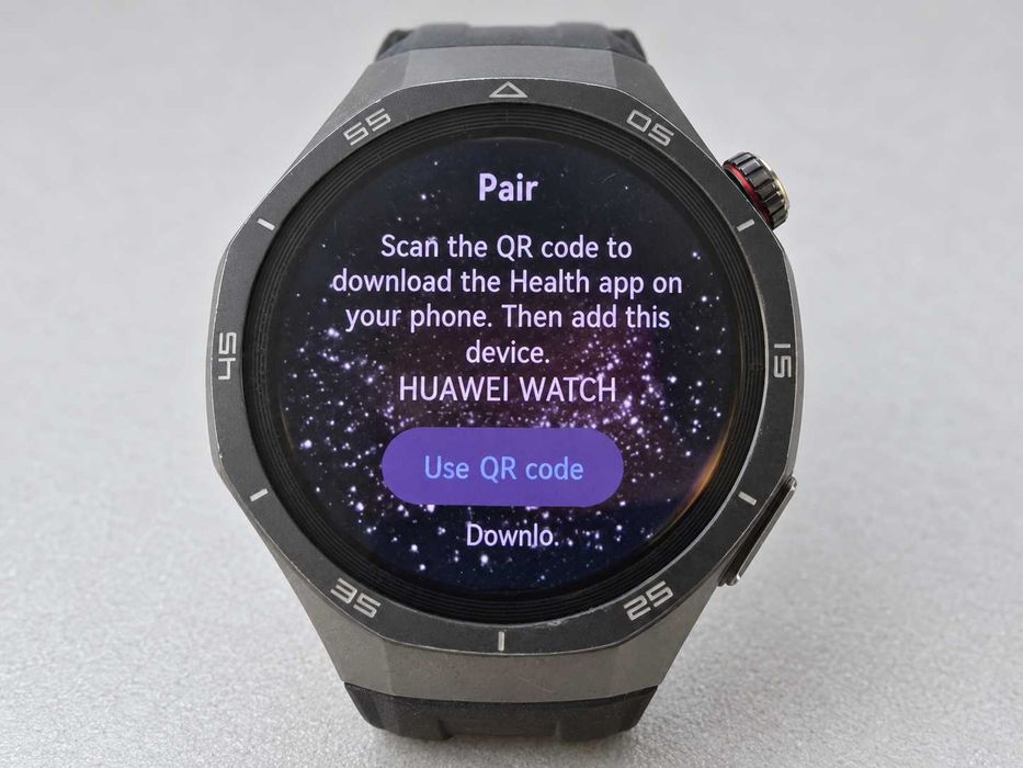 Vând Huawei Watch GT 5 Pro, 46 mm, varianta Black, cu carcasă din titan și curea originală neagră din fluoroelastomer.