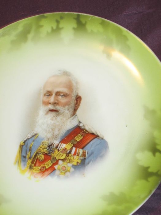 Farfurie portelan cu portretul Printului Luitpold al Bavariei.