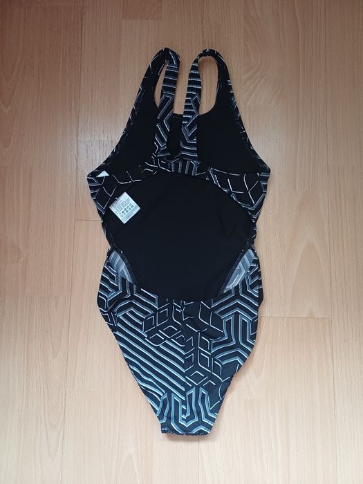 Чисто нов бански Arena