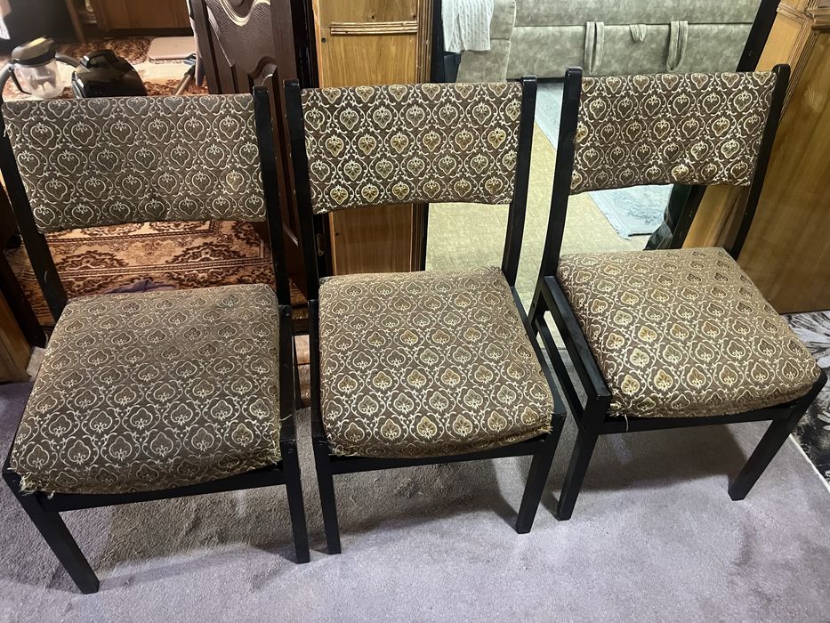 Продаётся диван и стулья