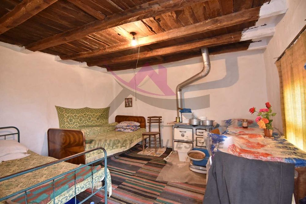 Къща с двор -село Голица