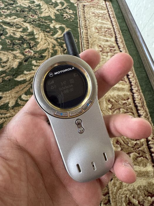 Motorola V70 сотилади.