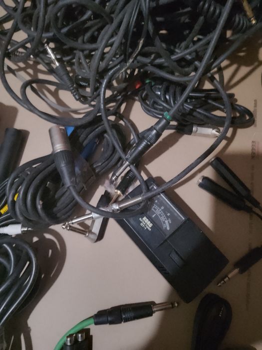 De vânzare cabluri de muzică boxe microfoane instrumente muzicale