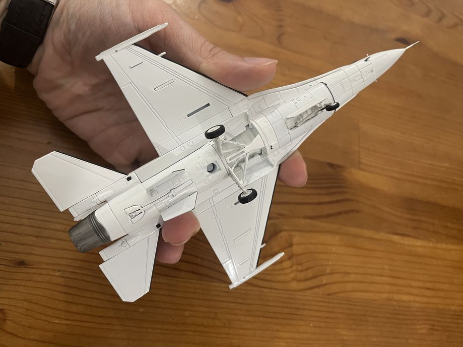 Macheta metal F-16 NASA 1:72