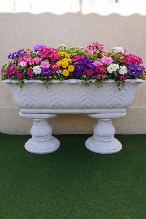 Ghivece  și jardiniere din beton ,rezistente pentru grădina /curte