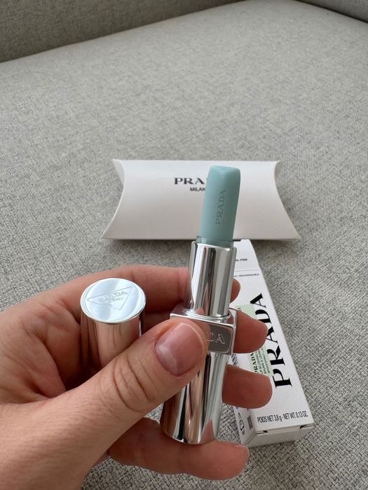 Prada blushing care  балсам за устни