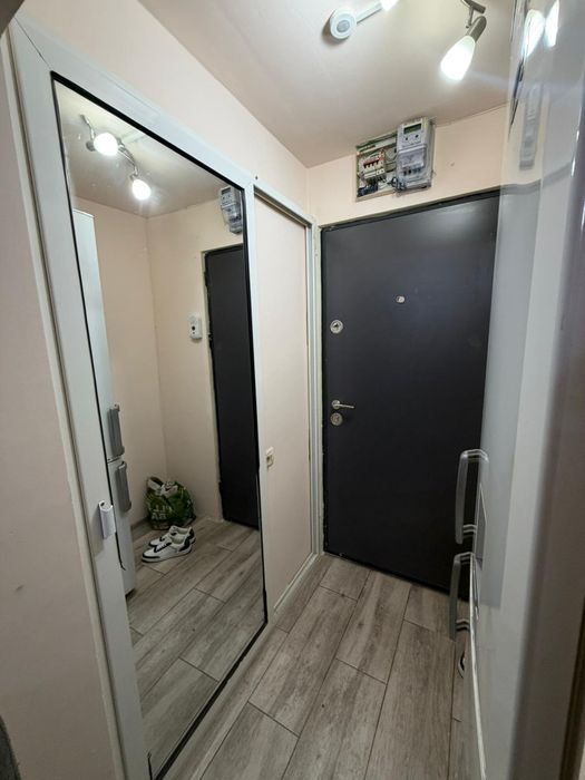 Închiriez Garsoniera etaj 1