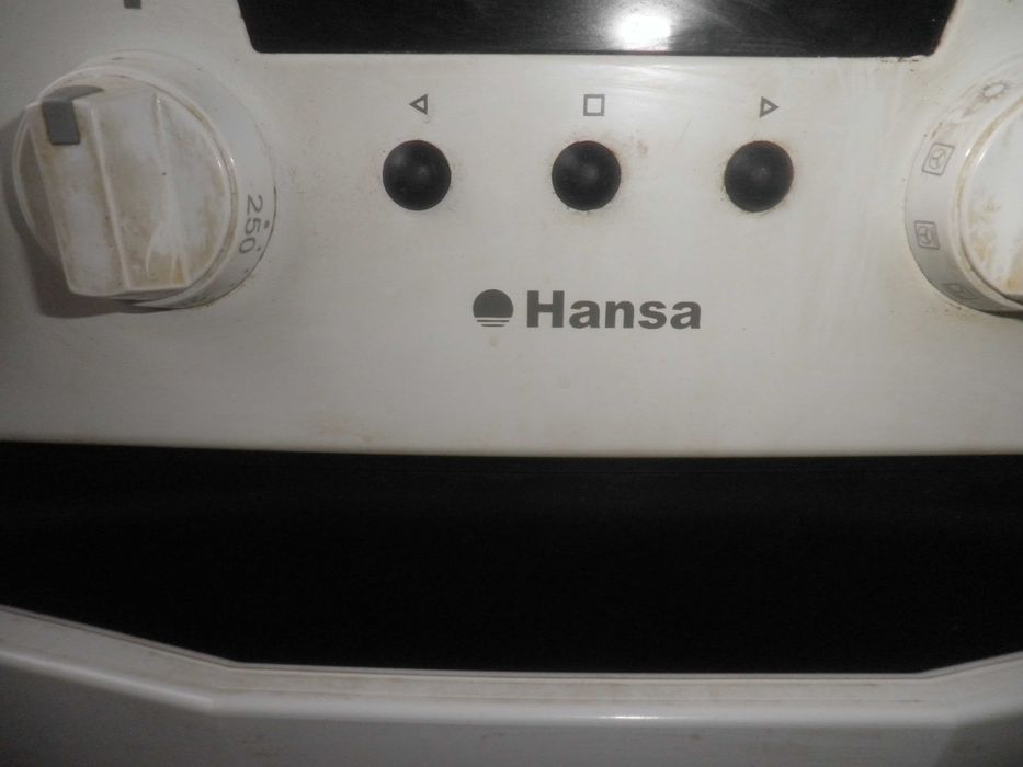 Продавам  готварска  печка  с  керамични  котлони  .