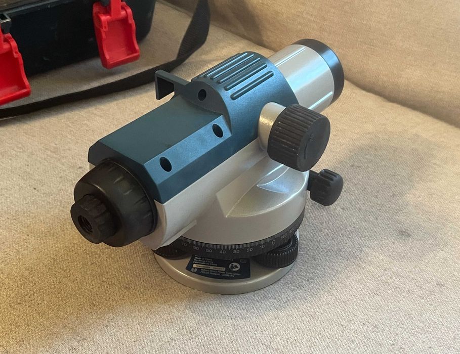 Nivel optic Bosch GOL 26 G profesional cu trepied Bosch BT160
