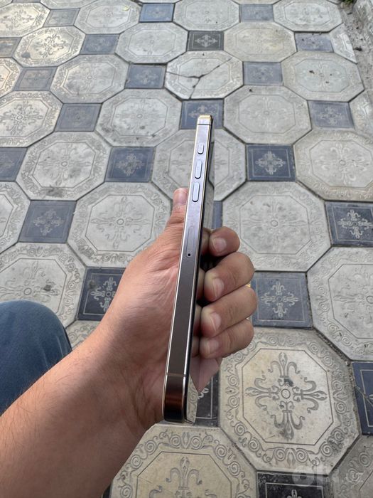 Iphone 16 max gold