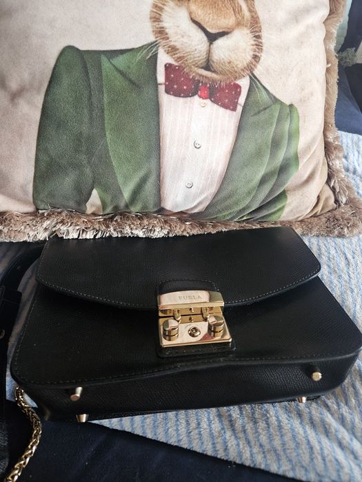 Класическа черна чанта FURLA