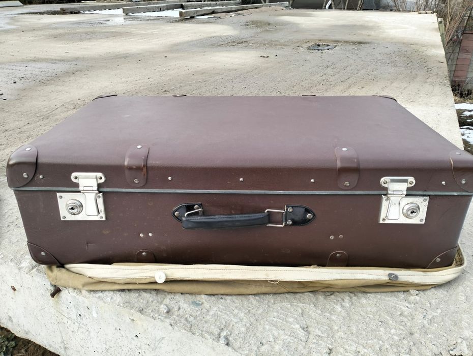 Чемодан старинный.