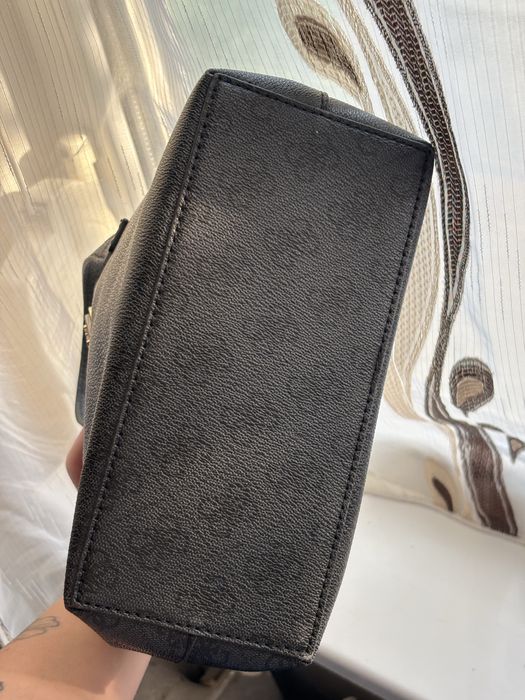 Дамска чанта Guess