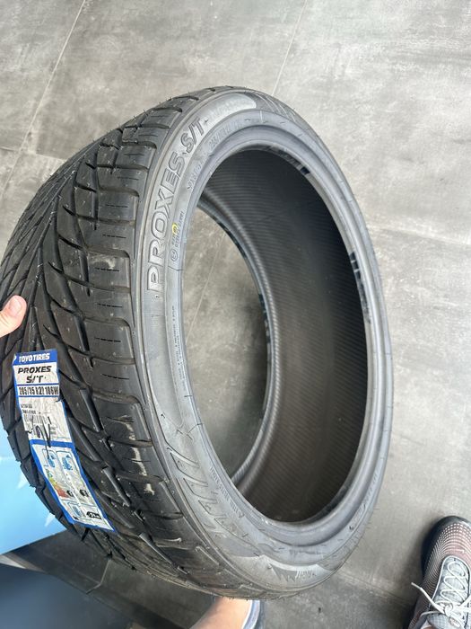 285/35/22 Toyo нови гуми 4 бр