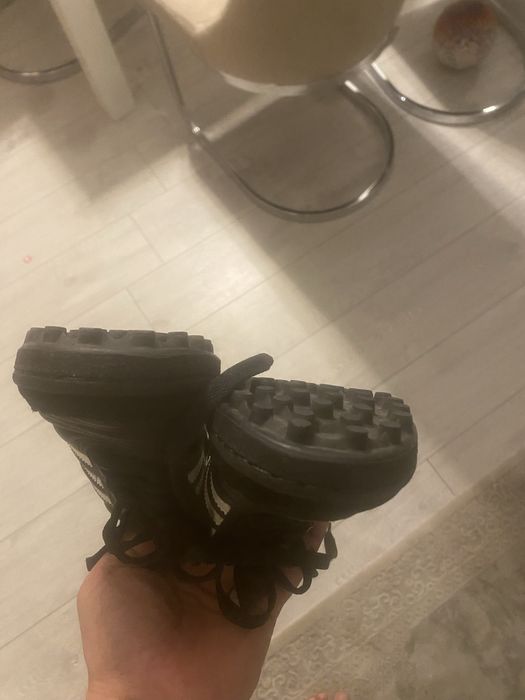 Pantofi adidas pentru teren sintetic