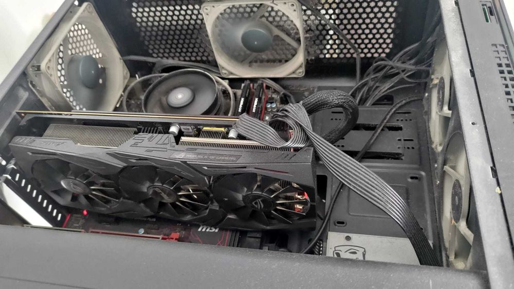 PC Asus ROG Strix RX Vega 56 Gaming,  AMD Ryzen 5 2600X