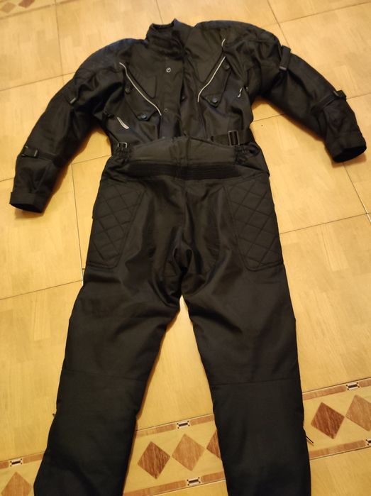 Vând Costum moto nou