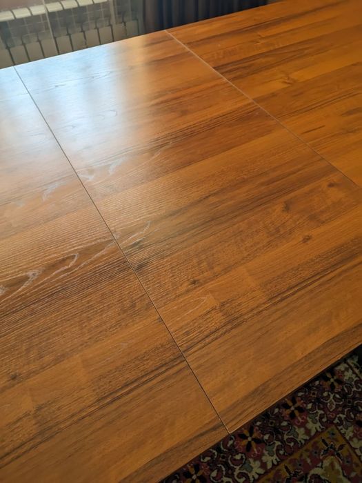 Продам стол для гостинной