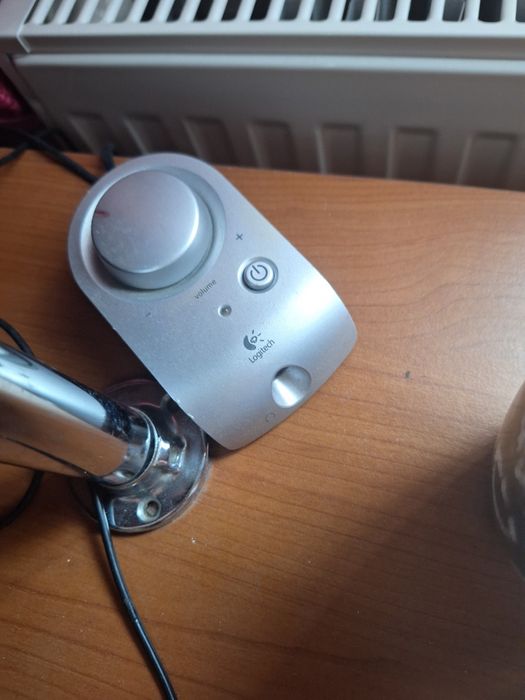 Logitech 2.1 an stare buna de funcționare