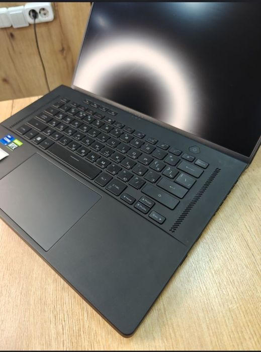 Asus rog Zephyrus m16