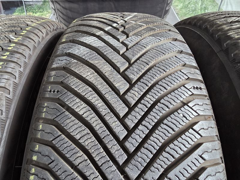 225/60/18 MICHELIN 4бр