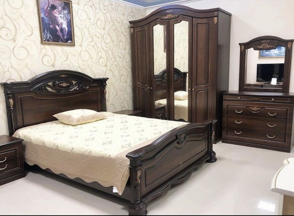 Продается спальный гарнитур