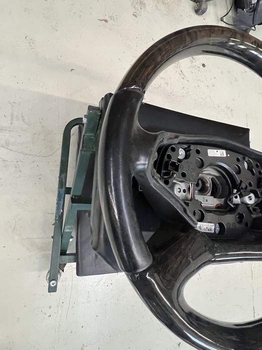 Махагонов волан с пера Mercedes W221 Facelift S класа