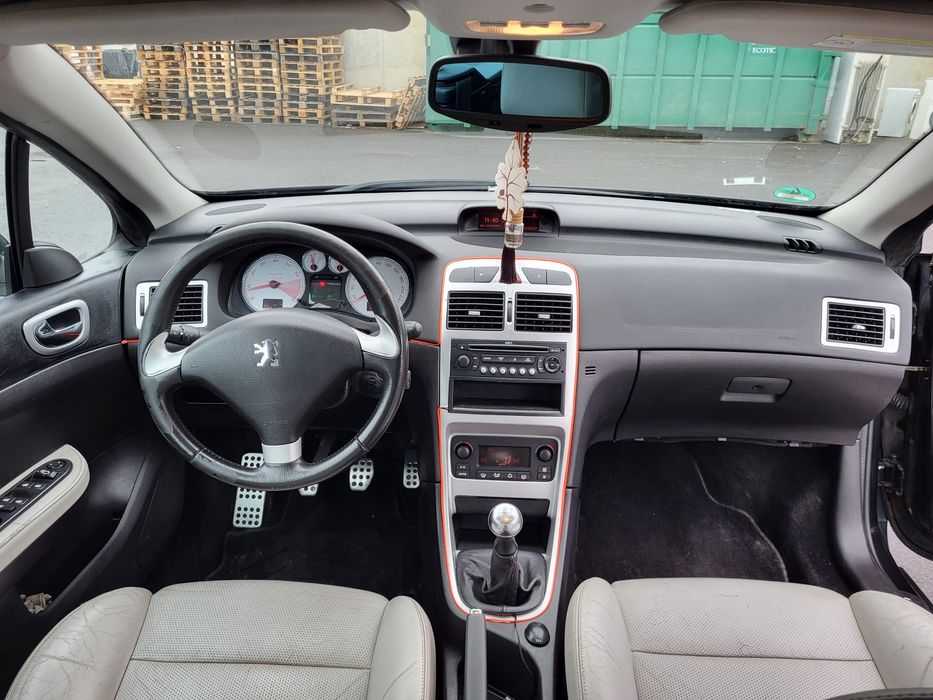 Peugeot 307 Cabrio din anul 2007,motor 2.0i ,140 CP