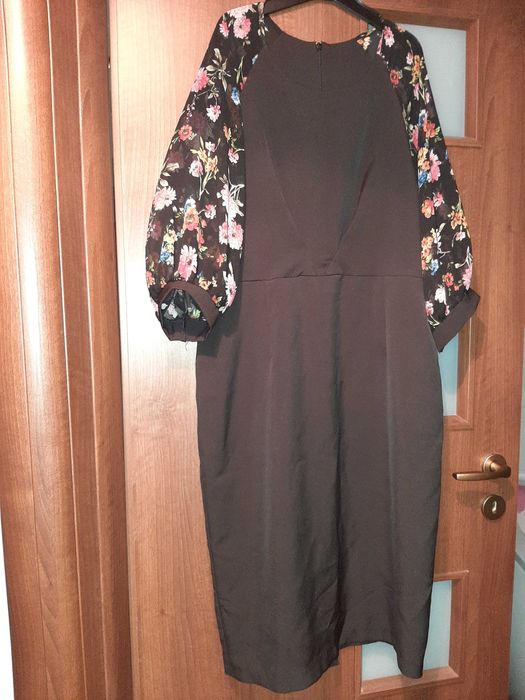 Rochie neagra cu maneci colorate