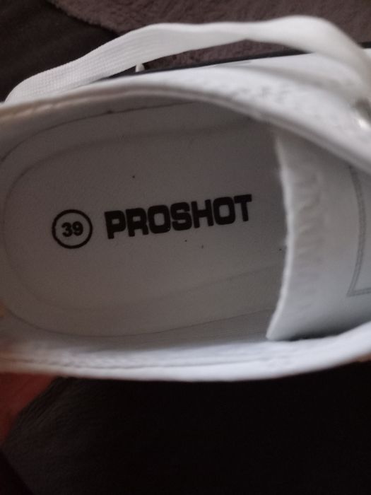 Дамски маратонки номер 39