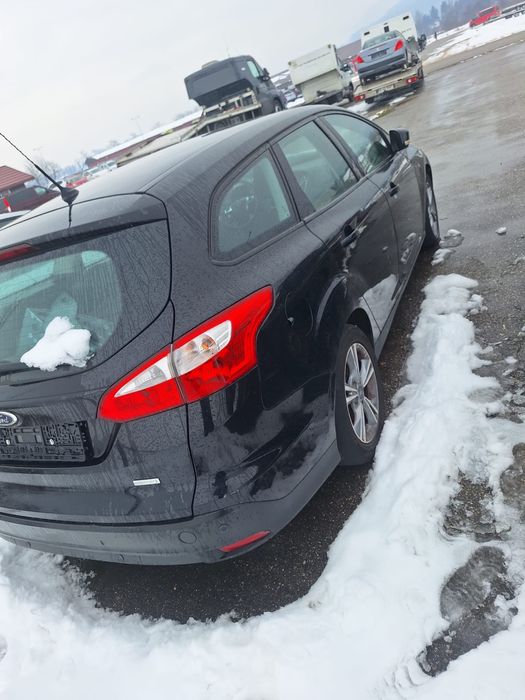 Dezmembrez ford focus 2014 benzina 1.0