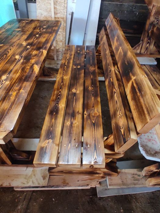 Продам комплект: стол и скамейки