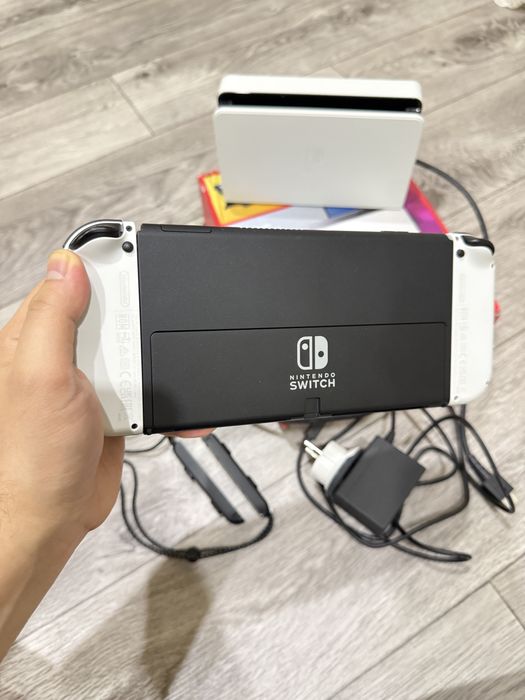 Продам Nintendo Switch OLED