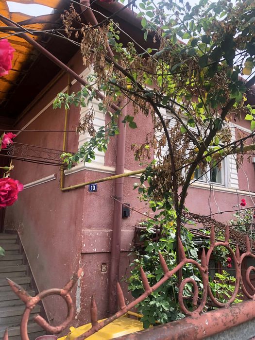 Casa de vanzare cu garaj