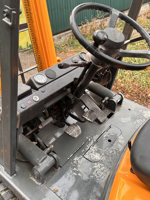 Вилочный погрузчик toyota