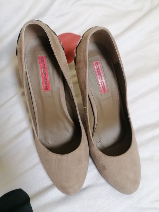 Дамски бежови обувки