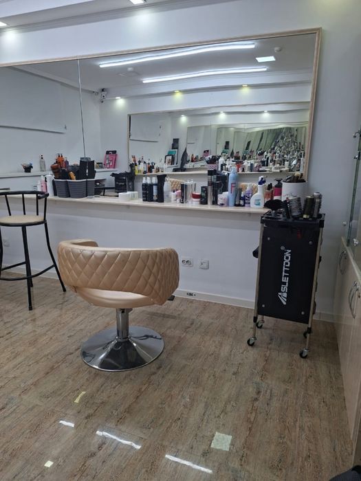 Парикмахерское кресло сдается в аренду