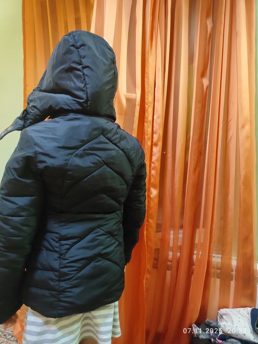 Продам зимние куртки для девочек