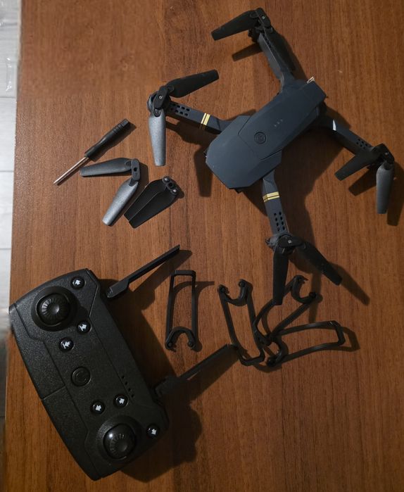 Малък дрон с дистанционо