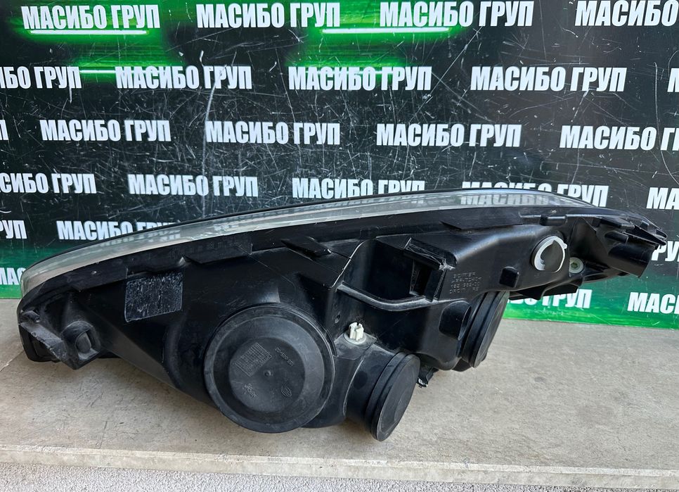 Фар far десен фарове нексенон H7/H1 за Ситроен Ц4 Citroen C4 Picasso