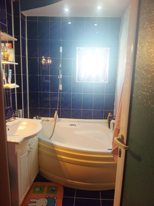 Vând apartament 2 camere Mioveni,etaj 2 ,spatios