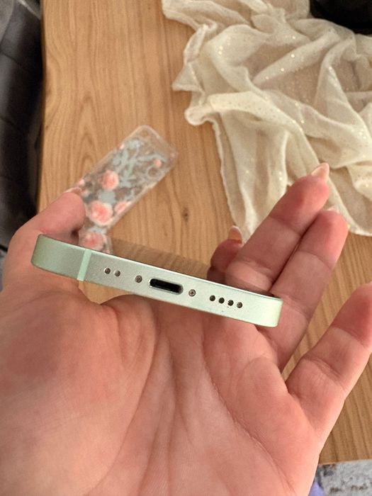 Продавам айфон 12мини-350лв