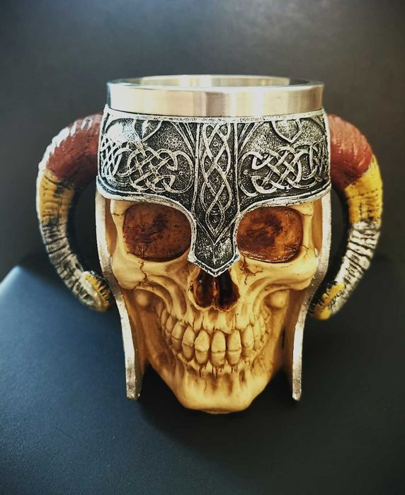 Уникална чаша - череп с рога