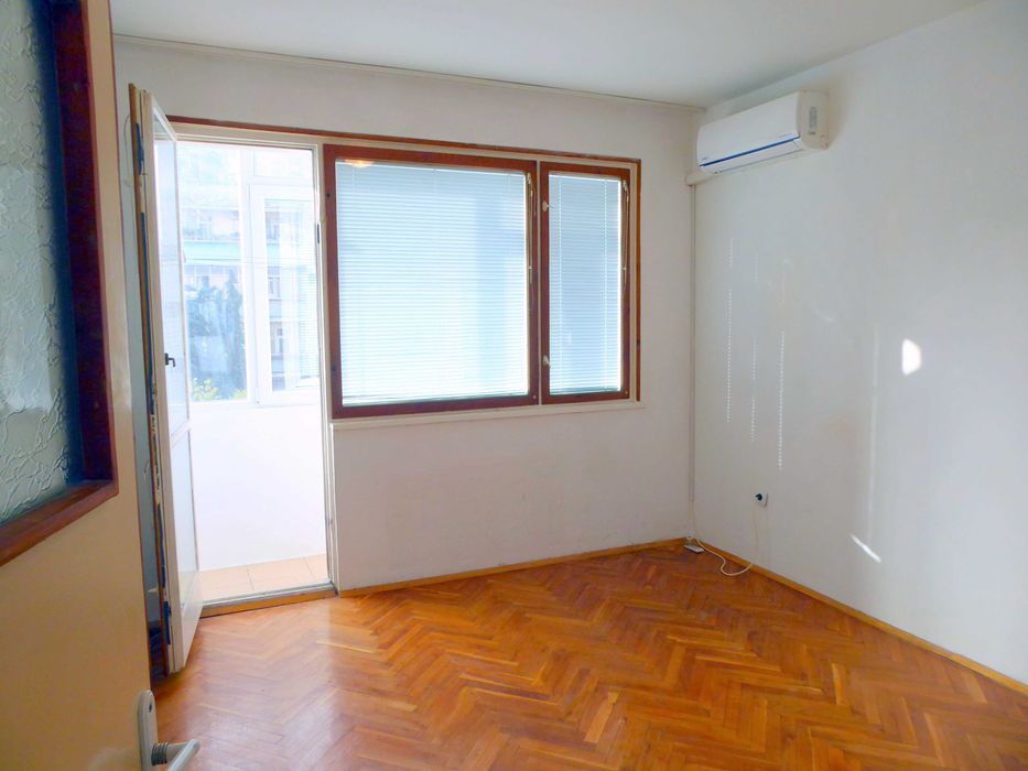 Самостоятелен 2-стаен в кв. Чайка – Дългосрочно (Необзаведен)