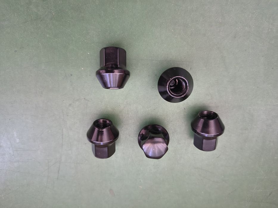 Piulite Negre  prezoane pline Ford Focus Fiesta Mondeo C-Max sau Volvo jante ALIAJ
Magazin Piese Auto